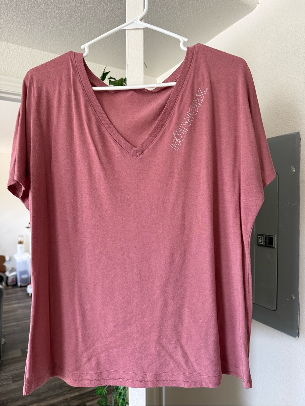 Women's V-Neck Short Sleeve Top in Dusty Rose